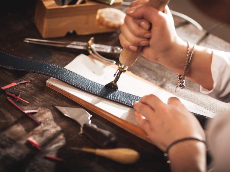 Lavorazione del cuoio: il corso che trovi in Maremma