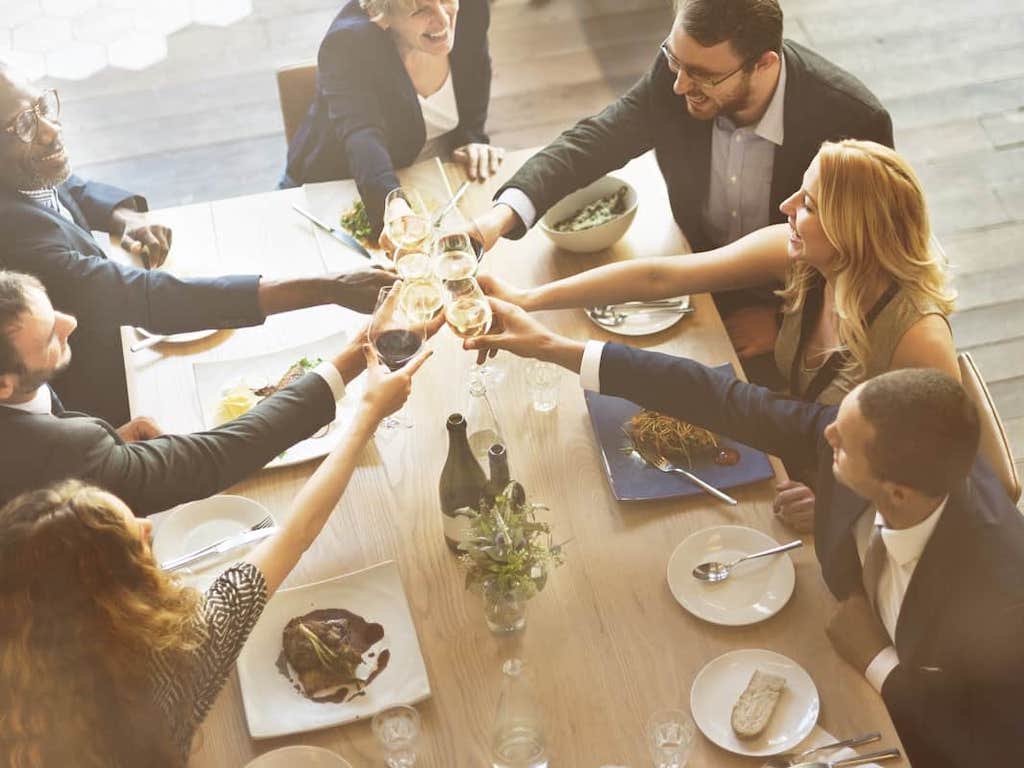 Wie man ein Restaurant für Geschäftsessen auswählt